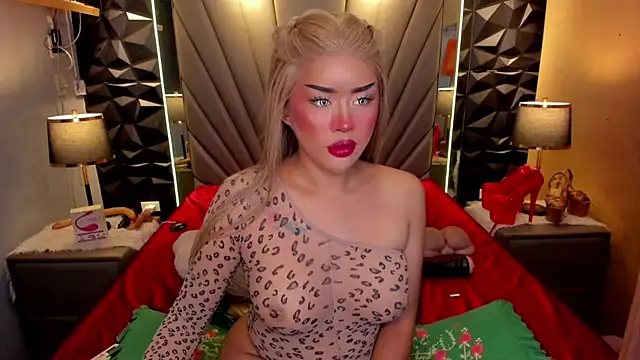 Snapshot of QuiinMollyXxX chatting on 09/12/25, 04:07 QuiinMollyXxX online show from 09/12/25, 04:07