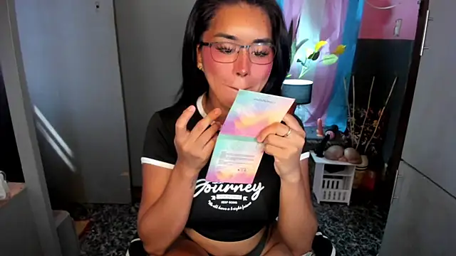 Snapshot of QuiinMollyXxX chatting on 04/24/26, 01:19 QuiinMollyXxX online show from 04/24/26, 01:19