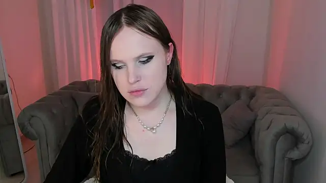 Snapshot of EffieMinki chatting on 07/11/26, 10:22 EffieMinki online show from 07/11/26, 10:22