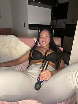 Snapshot of mariam_hill chatting on 01/24/25, 11:45 mariam hill online show from 01/24/25, 11:45