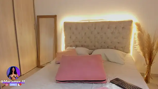 Snapshot of mariam_hill chatting on 09/27/25, 08:25 mariam hill online show from 09/27/25, 08:25