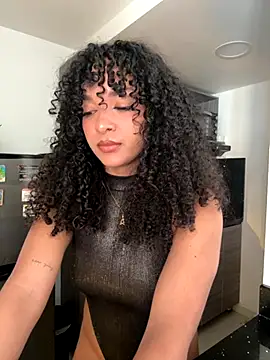 Snapshot of mariam_hill chatting on 10/04/25, 04:16 mariam hill online show from 10/04/25, 04:16