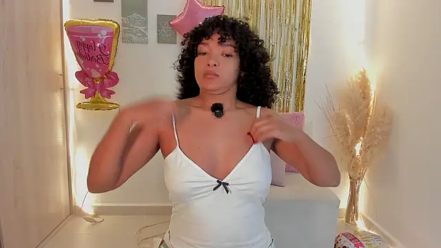 Snapshot of mariam_hill chatting on 05/15/26, 10:00 mariam hill online show from 05/15/26, 10:00