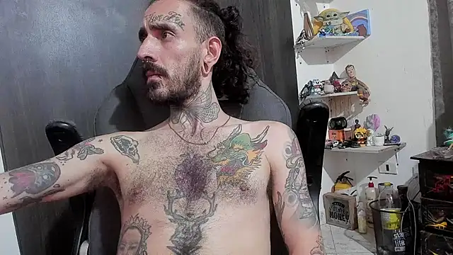 Snapshot of harry_reems1 chatting on 11/06/25, 04:57 harry reems1 online show from 11/06/25, 04:57