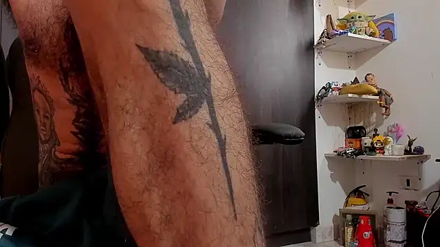 Snapshot of harry_reems1 chatting on 12/01/25, 03:39 harry reems1 online show from 12/01/25, 03:39