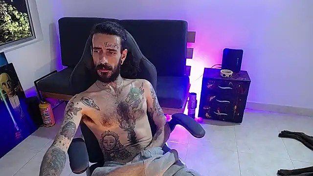 Snapshot of harry_reems1 chatting on 12/15/25, 04:06 harry reems1 online show from 12/15/25, 04:06