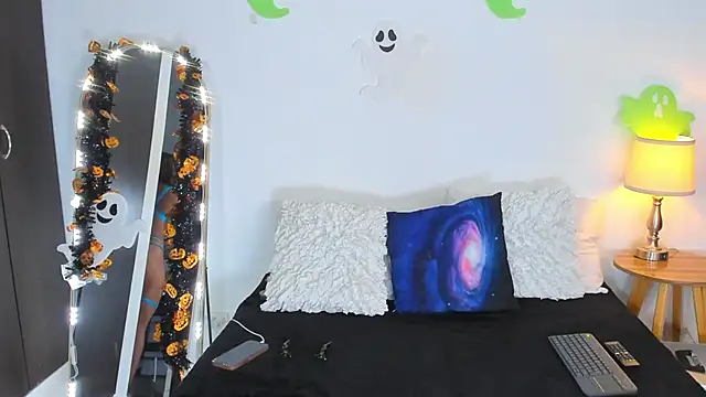 SarahCinnamon- online show from 10/27/25, 08:13