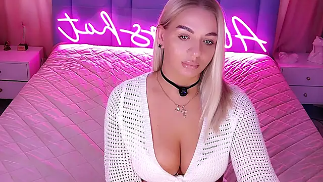 Snapshot of AllwaysHotJ chatting on 04/13/26, 02:17 AllwaysHotJ online show from 04/13/26, 02:17