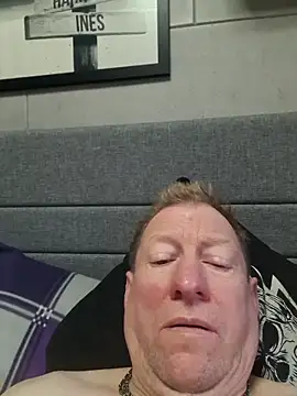 tomtom111111 online show from 11/22/25, 10:14