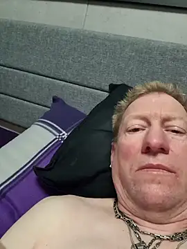 Snapshot of tomtom111111 chatting on 03/10/26, 07:19 tomtom111111 online show from 03/10/26, 07:19