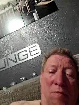 Snapshot of tomtom111111 chatting on 03/13/26, 07:42 tomtom111111 online show from 03/13/26, 07:42