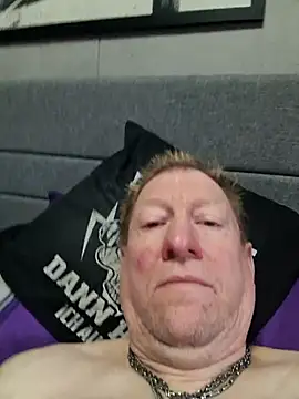 Snapshot of tomtom111111 chatting on 03/15/26, 10:54 tomtom111111 online show from 03/15/26, 10:54