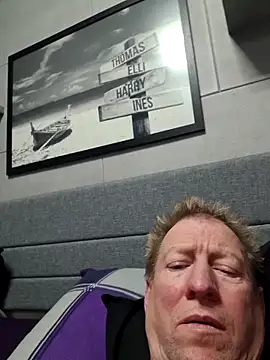 Snapshot of tomtom111111 chatting on 03/24/26, 06:35 tomtom111111 online show from 03/24/26, 06:35