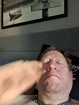 Snapshot of tomtom111111 chatting on 03/29/26, 12:49 tomtom111111 online show from 03/29/26, 12:49