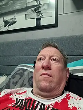 Snapshot of tomtom111111 chatting on 04/12/26, 03:06 tomtom111111 online show from 04/12/26, 03:06