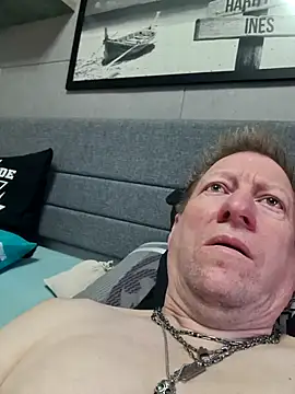 Snapshot of tomtom111111 chatting on 04/23/26, 02:52 tomtom111111 online show from 04/23/26, 02:52