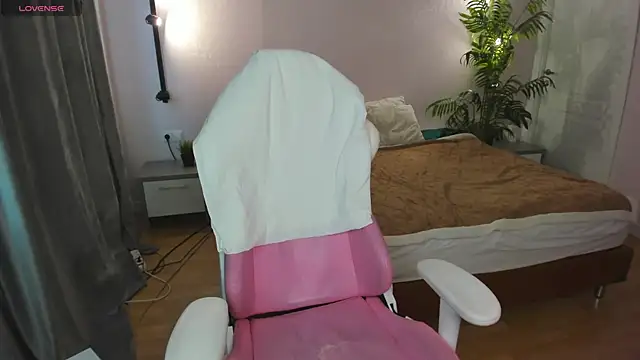 Lesya Flin online show from 10/31/25, 09:21