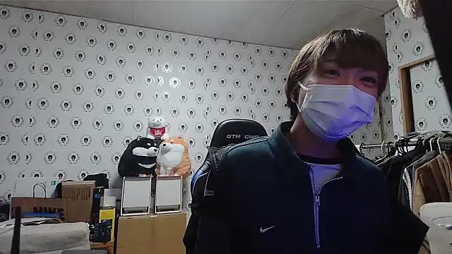 Snapshot of pychan chatting on 01/23/25, 11:37 pychan online show from 01/23/25, 11:37