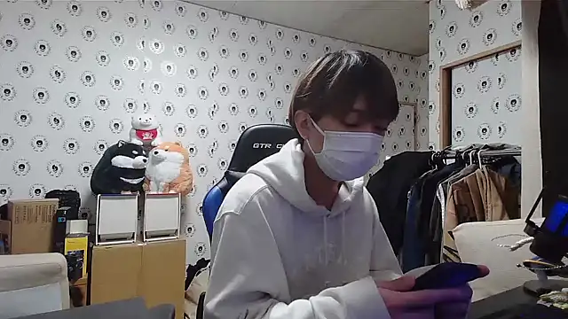 Snapshot of pychan chatting on 01/29/25, 10:48 pychan online show from 01/29/25, 10:48