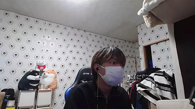 Snapshot of pychan chatting on 02/21/25, 10:39 pychan online show from 02/21/25, 10:39