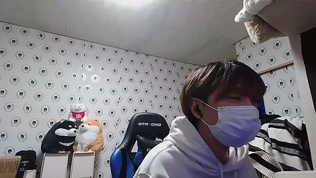 Snapshot of pychan chatting on 02/22/25, 10:18 pychan online show from 02/22/25, 10:18