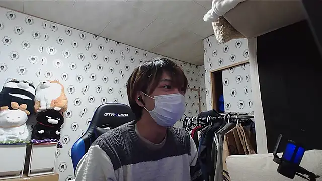 Snapshot of pychan chatting on 02/23/25, 01:42 pychan online show from 02/23/25, 01:42