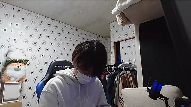 Snapshot of pychan chatting on 03/04/25, 11:08 pychan online show from 03/04/25, 11:08