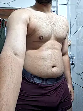 Snapshot of GYMBOY0071 chatting on 11/08/25, 05:34 GYMBOY0071 online show from 11/08/25, 05:34