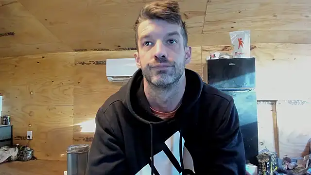 Snapshot of Kenny_Kyle chatting on 12/16/25, 02:11 Kenny Kyle online show from 12/16/25, 02:11