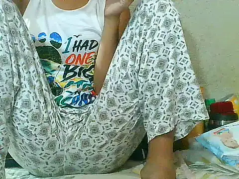 Snapshot of PinaySkinnyGirl chatting on 06/28/26, 10:27 PinaySkinnyGirl online show from 06/28/26, 10:27