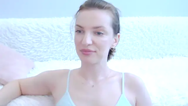 Snapshot of Beauty_Alex chatting on 06/14/26, 02:20 Beauty Alex online show from 06/14/26, 02:20