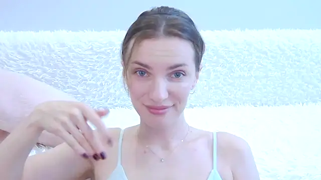 Snapshot of Beauty_Alex chatting on 06/19/26, 03:11 Beauty Alex online show from 06/19/26, 03:11