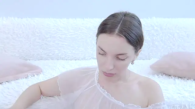 Snapshot of Beauty_Alex chatting on 07/19/26, 03:32 Beauty Alex online show from 07/19/26, 03:32