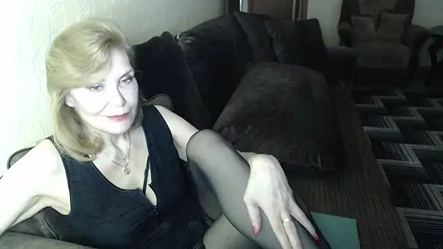 Snapshot of Sexy_Irene chatting on 04/28/26, 05:12 Sexy Irene online show from 04/28/26, 05:12