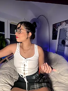 Snapshot of Lauyako chatting on 11/19/25, 04:01 Lauyako online show from 11/19/25, 04:01