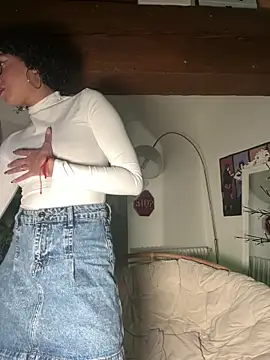 Snapshot of Lauyako chatting on 12/13/25, 11:43 Lauyako online show from 12/13/25, 11:43