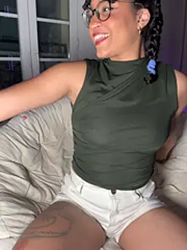 Snapshot of Lauyako chatting on 04/17/26, 02:42 Lauyako online show from 04/17/26, 02:42