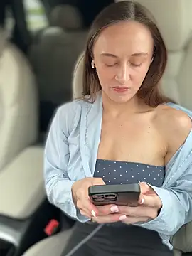 Snapshot of lunagirl13 chatting on 04/15/26, 10:43 lunagirl13 online show from 04/15/26, 10:43