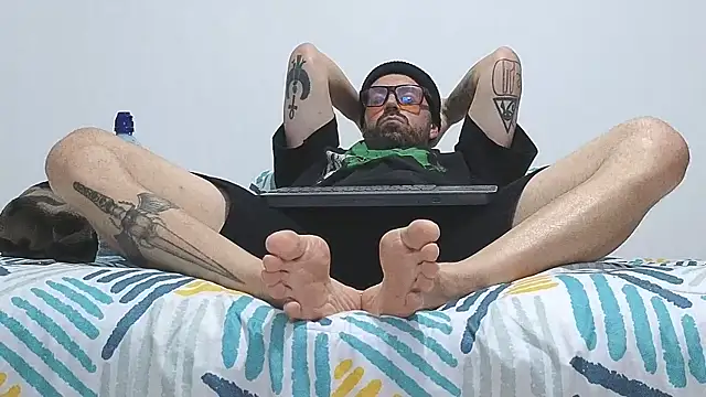 Snapshot of MattxFeet chatting on 03/28/26, 11:48 MattxFeet online show from 03/28/26, 11:48