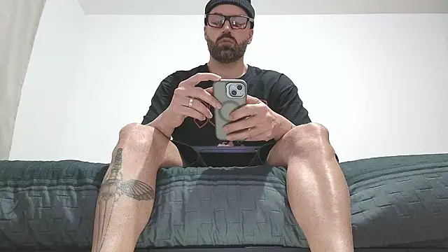 Snapshot of MattxFeet chatting on 04/14/26, 11:11 MattxFeet online show from 04/14/26, 11:11