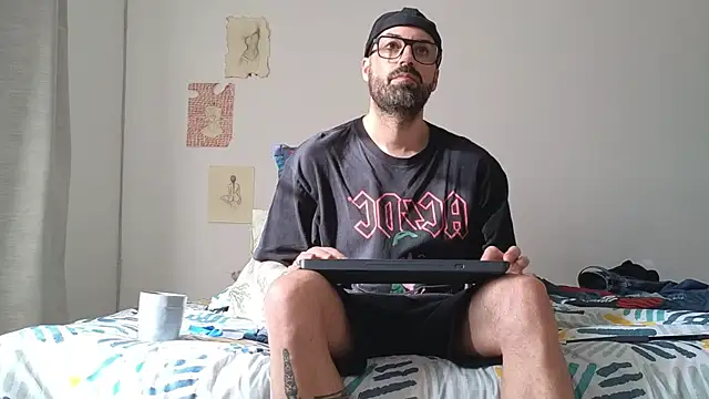 Snapshot of MattxFeet chatting on 05/08/26, 12:32 MattxFeet online show from 05/08/26, 12:32