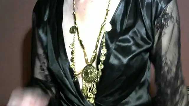 PrettyAndWild online show from 10/05/25, 04:16