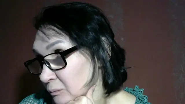 Snapshot of PrettyAndWild chatting on 04/25/26, 02:25 PrettyAndWild online show from 04/25/26, 02:25
