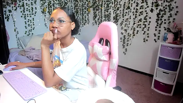 Snapshot of violeta_milleer chatting on 09/19/25, 03:02 violeta milleer online show from 09/19/25, 03:02