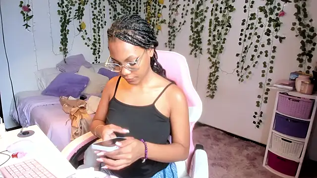 Snapshot of violeta_milleer chatting on 06/04/26, 04:13 violeta milleer online show from 06/04/26, 04:13
