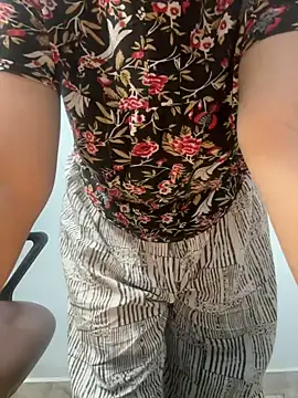 Snapshot of Preet_Kaur_69 chatting on 12/22/24, 06:15 Preet Kaur 69 online show from 12/22/24, 06:15