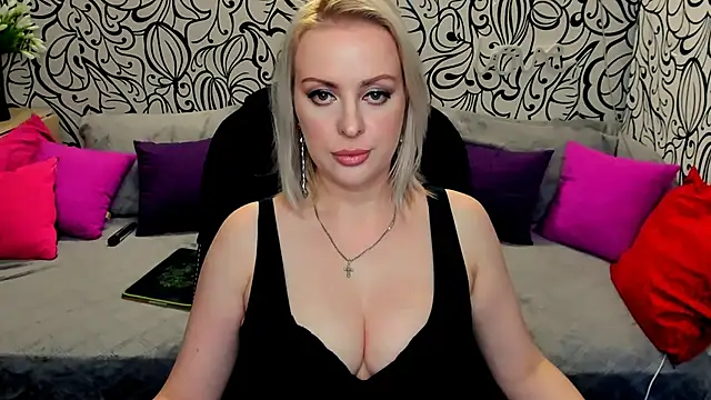 Hotdreamhere online show from 12/11/24, 01:39