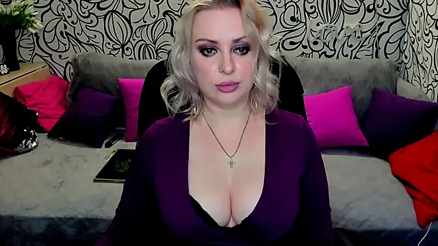 Hotdreamhere online show from 01/13/25, 02:42