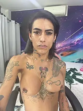 Snapshot of Nella_Dolls chatting on 03/17/26, 01:47 Nella Dolls online show from 03/17/26, 01:47