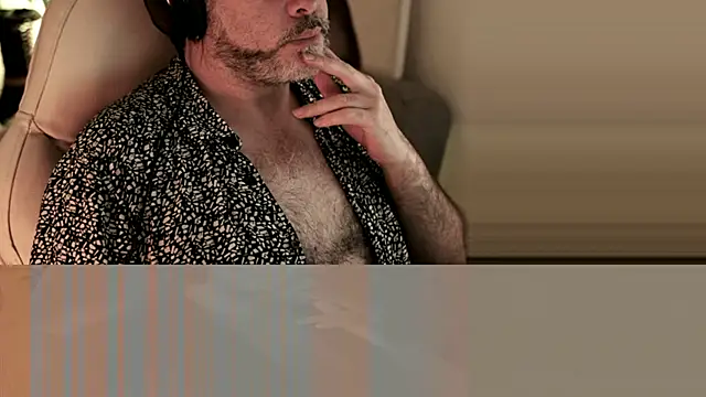 Snapshot of Sanders_White chatting on 12/23/24, 04:12 Sanders White online show from 12/23/24, 04:12